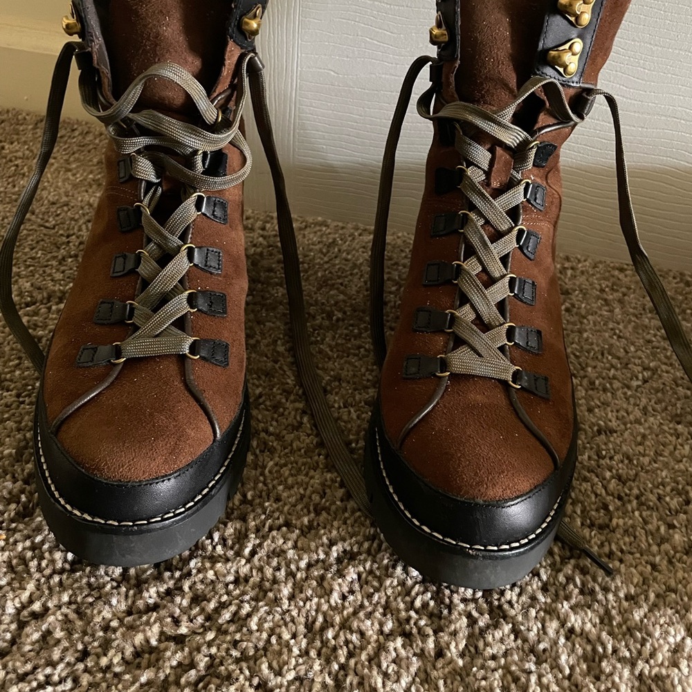 Women’s JCrew suede, and leather high shaft lace up boot. Sz 9
